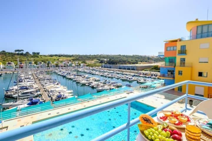 Sky Vista - Beautiful Marina Views Ferienhaus